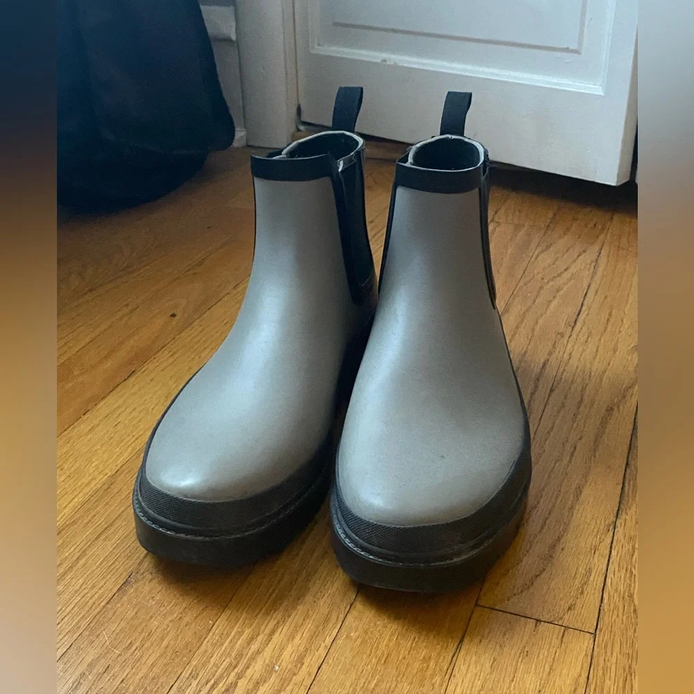 Gray & Black Rubber Rain Boots Soft Inner Lining Chelsea Boot Waterproof Classic